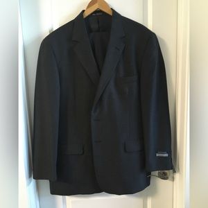Hardwick Man’s Charcoal Gray Suit 48L / 42L NWT